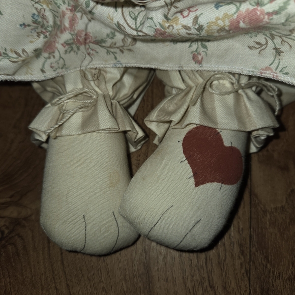 Country Cloth Shelf Sitter Kitty Cat In Dress Heart - Picture 2 of 6